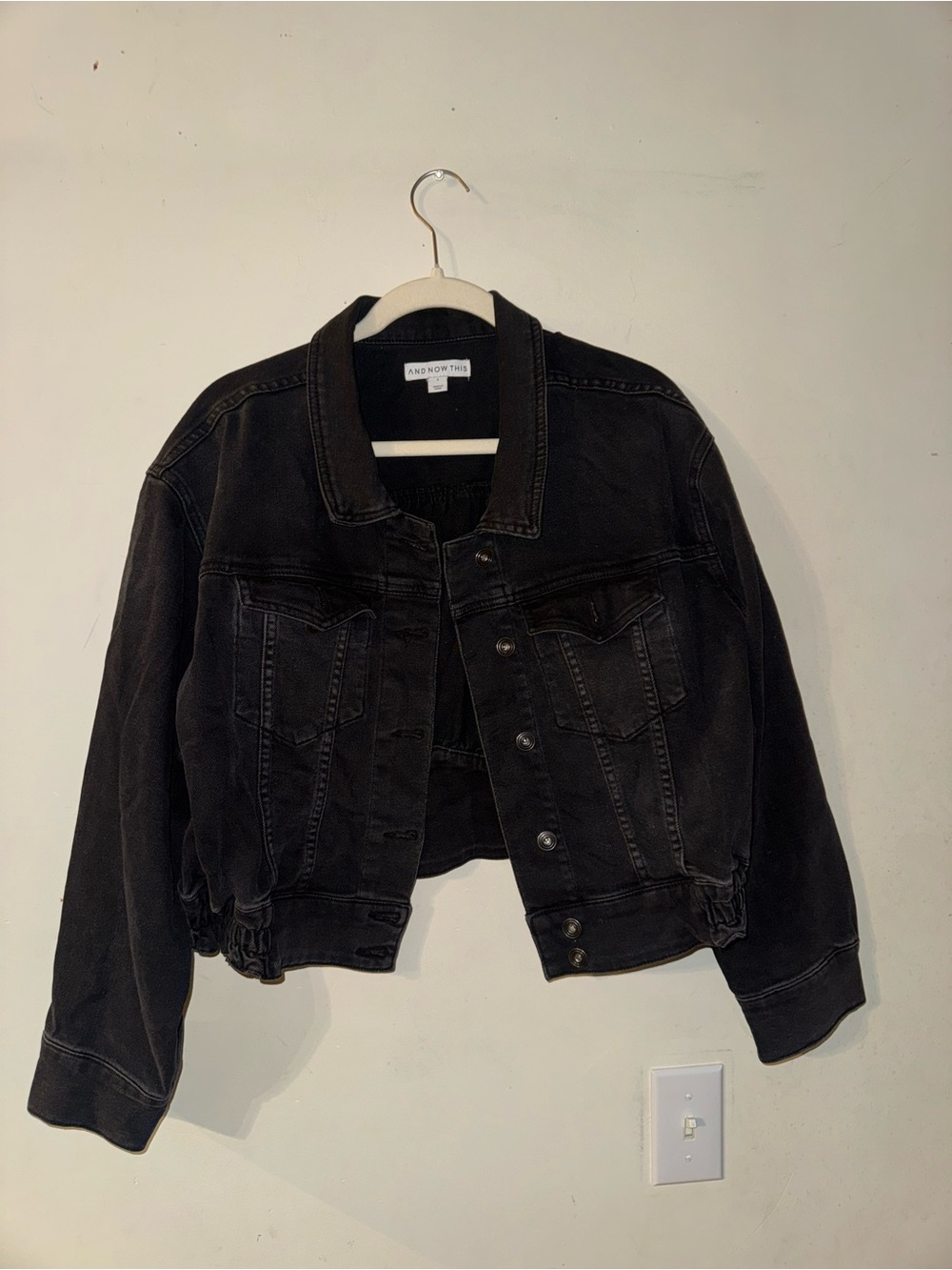 ‼️SALE‼️ And now this denim Cropped Jacket